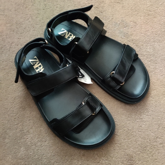 Zara chunky leather flat sandal size 8